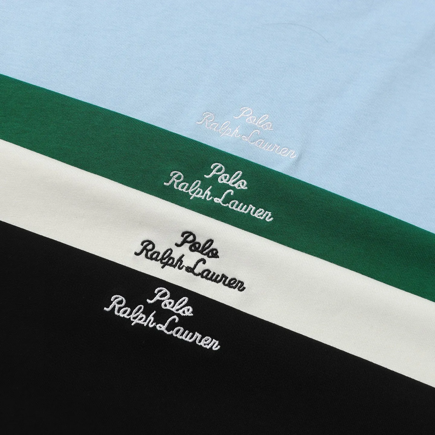 P126 Style number: 506 Ralph Lauren/Ralph Lauren 25ss summer new round-neck T-shirt with English letter embroidery. The main logo on the neck has a QR code mark, which can be scanned for verification. The detailed English letter logo embroidery is all high-density and made with imported Tajima machines, which distinguishes low-quality products on the market. 32 counts, 240g hydrophilic toner, 100% cotton fabric, comfortable and soft, highly breathable, focusing on high-end cost-effectiveness, needless to say good quality. Available in a variety of colors, both boys and girls can try this genderless style, giving them a yuppie tone in no time. Immerse yourself in your leisurely style, and have your own style in retro. Natural, vivid and very French romantic feelings, perfectly integrating youthful atmosphere and trend. Color: black, white, green, sky blue Size: S-xL S Shoulder width 44 Bust 104 Sleeve length 23 Clothing length 72 M Shoulder width 45 Bust 108 Sleeve length 24 Clothing length 74 L Shoulder width 46 Bust 112 Sleeve length 25 Clothing length 76 xL Shoulder width 47 Bust 116 Sleeve length 26 Clothing length 78